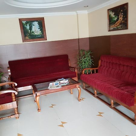 تريفِندرم Hotel The Samrat المظهر الخارجي الصورة