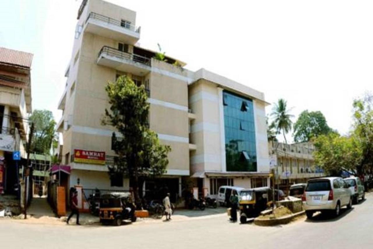 تريفِندرم Hotel The Samrat المظهر الخارجي الصورة