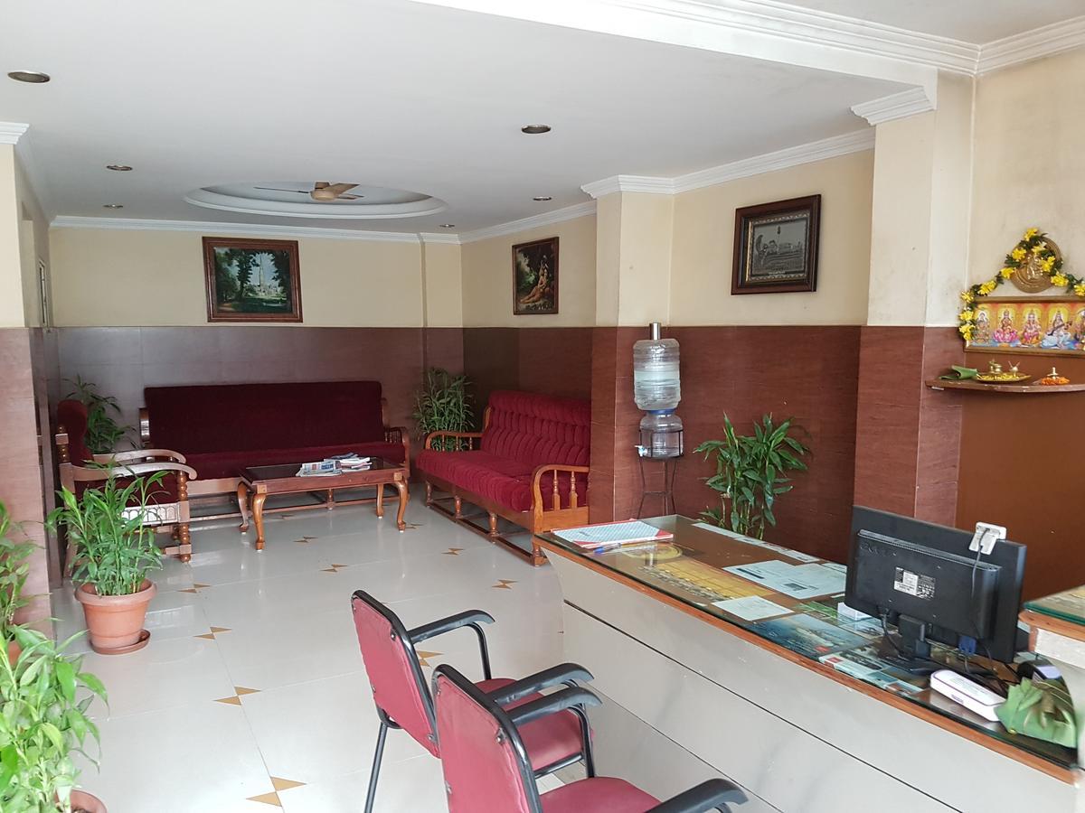 تريفِندرم Hotel The Samrat المظهر الخارجي الصورة